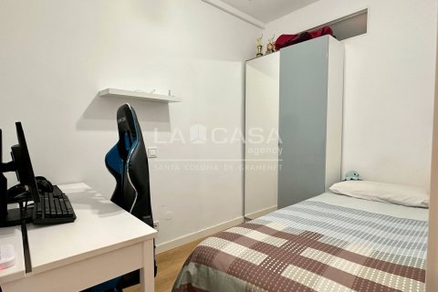 Apartamento de 4 dormitorios en venta en Santa Coloma de Gramenet, Barcelona, Cataluña, Spain № 2179 - foto 6