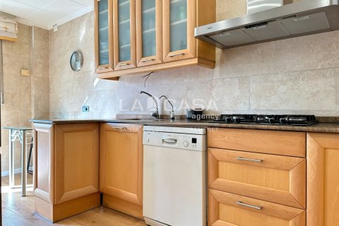 Apartamento de 4 dormitorios en venta en Santa Coloma de Gramenet, Barcelona, Cataluña, Spain № 2179 - foto 11