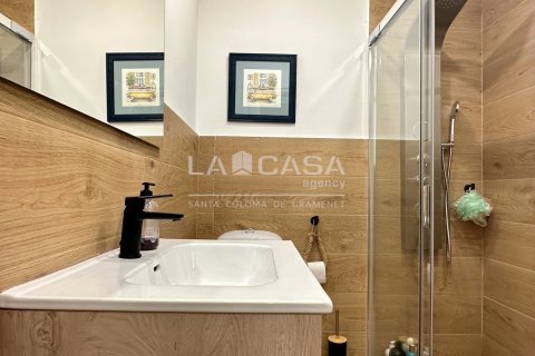 Apartamento de 4 dormitorios en venta en Santa Coloma de Gramenet, Barcelona, Cataluña, Spain № 2179 - foto 20