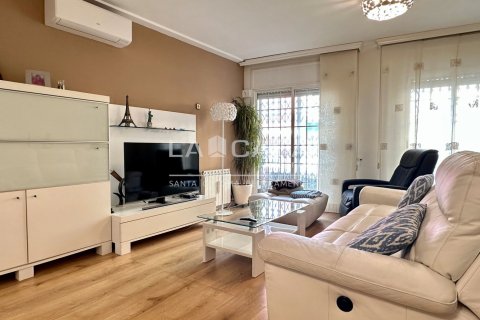 Apartamento de 4 dormitorios en venta en Santa Coloma de Gramenet, Barcelona, Cataluña, Spain № 2179 - foto 9