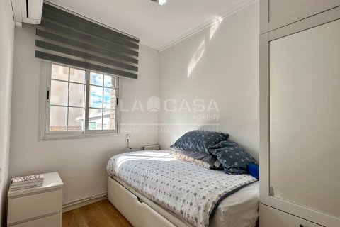Apartamento de 4 dormitorios en venta en Santa Coloma de Gramenet, Barcelona, Cataluña, Spain № 2179 - foto 3