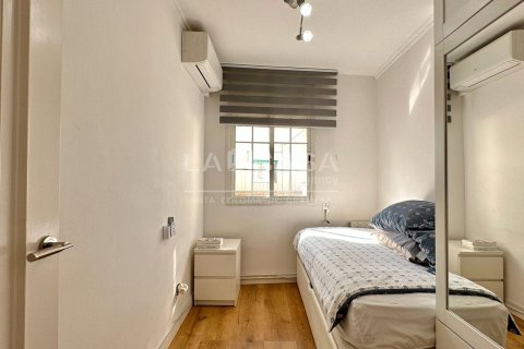 Apartamento de 4 dormitorios en venta en Santa Coloma de Gramenet, Barcelona, Cataluña, Spain № 2179 - foto 29