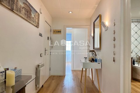 Apartamento de 4 dormitorios en venta en Santa Coloma de Gramenet, Barcelona, Cataluña, Spain № 2179 - foto 4