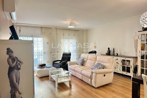 Apartamento de 4 dormitorios en venta en Santa Coloma de Gramenet, Barcelona, Cataluña, Spain № 2179 - foto 23