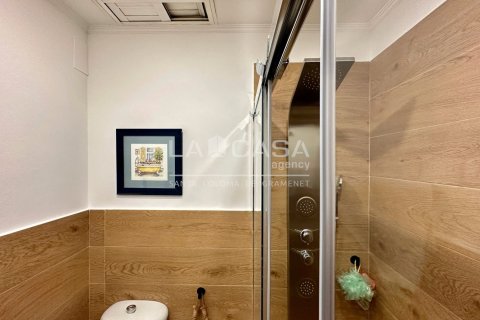 Apartamento de 4 dormitorios en venta en Santa Coloma de Gramenet, Barcelona, Cataluña, Spain № 2179 - foto 21