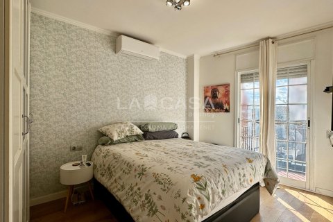 Apartamento de 4 dormitorios en venta en Santa Coloma de Gramenet, Barcelona, Cataluña, Spain № 2179 - foto 16