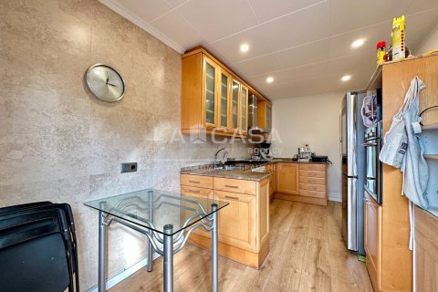 Apartamento de 4 dormitorios en venta en Santa Coloma de Gramenet, Barcelona, Cataluña, Spain № 2179 - foto 13