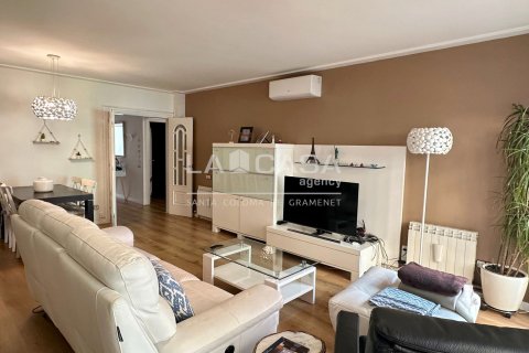 Apartamento de 4 dormitorios en venta en Santa Coloma de Gramenet, Barcelona, Cataluña, Spain № 2179 - foto 2