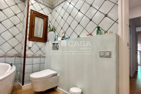 Apartamento de 4 dormitorios en venta en Santa Coloma de Gramenet, Barcelona, Cataluña, Spain № 2179 - foto 5