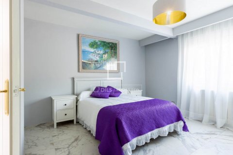 Villa de 6 dormitorios en alquiler en Alella, Barcelona, Cataluña, Spain № 8670 - foto 23