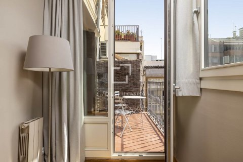 Apartamento de 4 dormitorios en alquiler en Barcelona, Cataluña, Spain № 8668 - foto 26