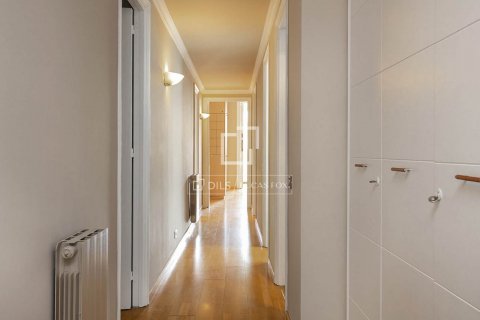Apartamento de 4 dormitorios en alquiler en Barcelona, Cataluña, Spain № 8668 - foto 22