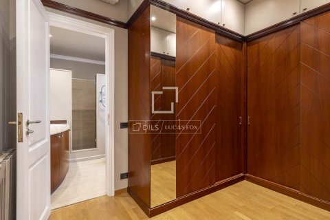 Apartamento de 4 dormitorios en alquiler en Barcelona, Cataluña, Spain № 8668 - foto 15