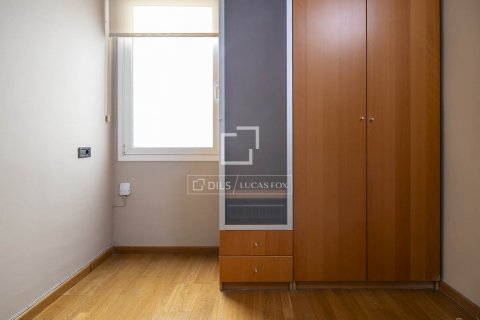 Apartamento de 4 dormitorios en alquiler en Barcelona, Cataluña, Spain № 8668 - foto 24