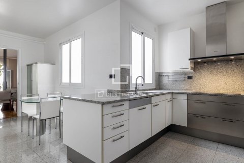 Apartamento de 4 dormitorios en alquiler en Barcelona, Cataluña, Spain № 8668 - foto 10