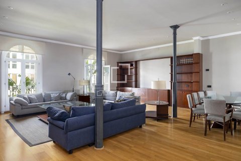 Apartamento de 4 dormitorios en alquiler en Barcelona, Cataluña, Spain № 8668