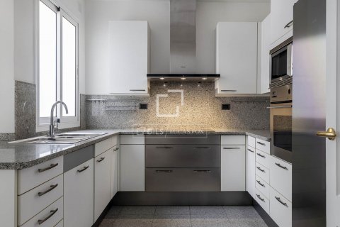 Apartamento de 4 dormitorios en alquiler en Barcelona, Cataluña, Spain № 8668 - foto 9