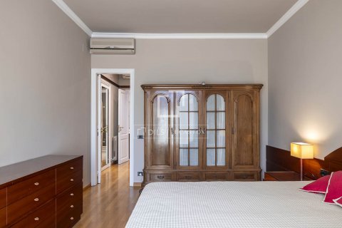 Apartamento de 4 dormitorios en alquiler en Barcelona, Cataluña, Spain № 8668 - foto 13