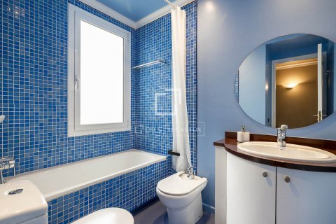 Apartamento de 4 dormitorios en alquiler en Barcelona, Cataluña, Spain № 8668 - foto 21