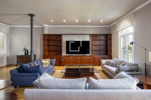 Apartamento de 4 dormitorios en alquiler en Barcelona, Cataluña, Spain № 8668 - foto 2