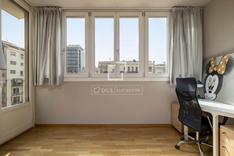 Apartamento de 4 dormitorios en alquiler en Barcelona, Cataluña, Spain № 8668 - foto 25