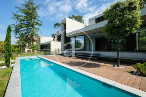 Сasa de 5 dormitorios en venta en Sant Cugat del Vallès, Barcelona, Cataluña, Spain № 2447 - foto 2