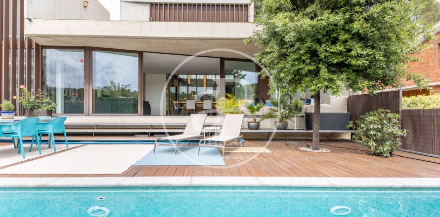 Сasa de 5 dormitorios en venta en Sant Cugat del Vallès, Barcelona, Cataluña, Spain № 2447