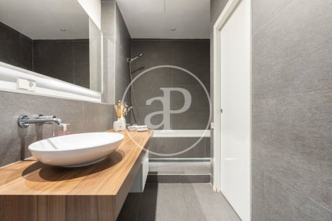 Apartamento de 3 dormitorios en venta en Eixample, Barcelona, Cataluña, Spain № 2445 - foto 15