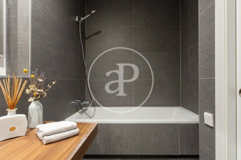 Apartamento de 3 dormitorios en venta en Eixample, Barcelona, Cataluña, Spain № 2445 - foto 17