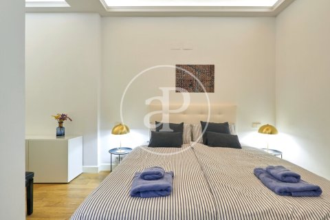 Apartamento de 3 dormitorios en venta en Eixample, Barcelona, Cataluña, Spain № 2445 - foto 18