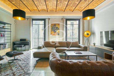 Apartamento de 3 dormitorios en venta en Eixample, Barcelona, Cataluña, Spain № 2445
