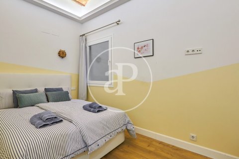 Apartamento de 3 dormitorios en venta en Eixample, Barcelona, Cataluña, Spain № 2445 - foto 19