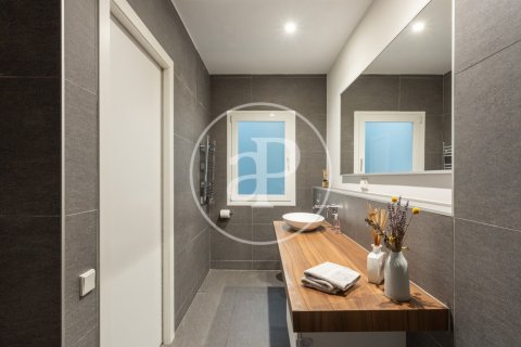 Apartamento de 3 dormitorios en venta en Eixample, Barcelona, Cataluña, Spain № 2445 - foto 16
