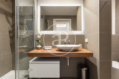 Apartamento de 3 dormitorios en venta en Eixample, Barcelona, Cataluña, Spain № 2445 - foto 21