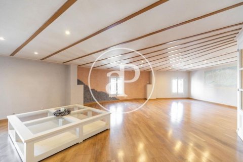 Apartamento de 5 dormitorios en venta en Eixample, Barcelona, Cataluña, Spain № 2443