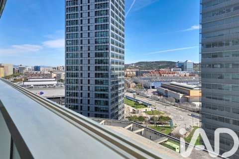 Apartamento de 3 dormitorios en venta en L'Hospitalet de Llobregat, Barcelona, Cataluña, Spain № 7488