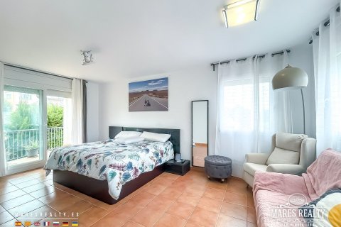 Casa adosada de 4 dormitorios en venta en Canet de Mar, Barcelona, Cataluña, Spain № 1042 - foto 9