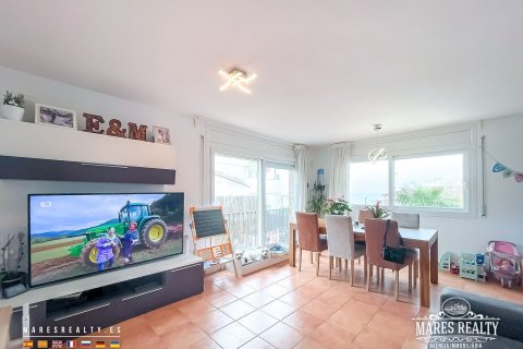 Casa adosada de 4 dormitorios en venta en Canet de Mar, Barcelona, Cataluña, Spain № 1042 - foto 4