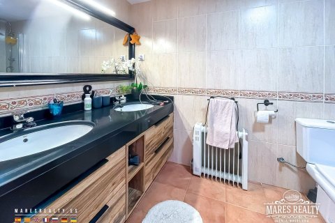 Casa adosada de 4 dormitorios en venta en Canet de Mar, Barcelona, Cataluña, Spain № 1042 - foto 15