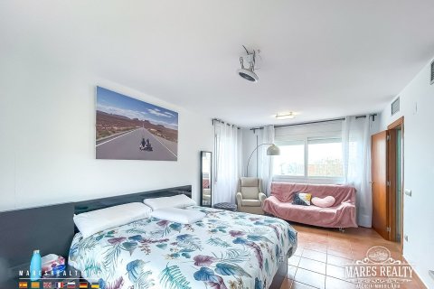 Casa adosada de 4 dormitorios en venta en Canet de Mar, Barcelona, Cataluña, Spain № 1042 - foto 12