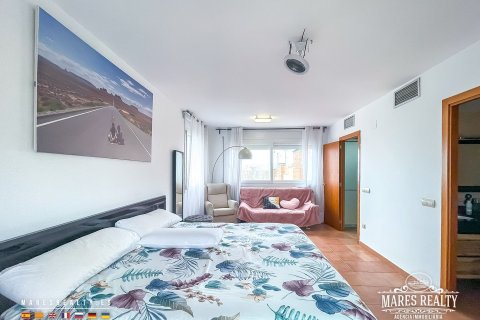 Casa adosada de 4 dormitorios en venta en Canet de Mar, Barcelona, Cataluña, Spain № 1042 - foto 14