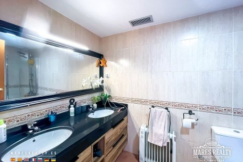 Casa adosada de 4 dormitorios en venta en Canet de Mar, Barcelona, Cataluña, Spain № 1042 - foto 16