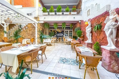 Propiedad comercial de 254 m² en venta en Calella, Barcelona, Cataluña, Spain № 1040 - foto 8
