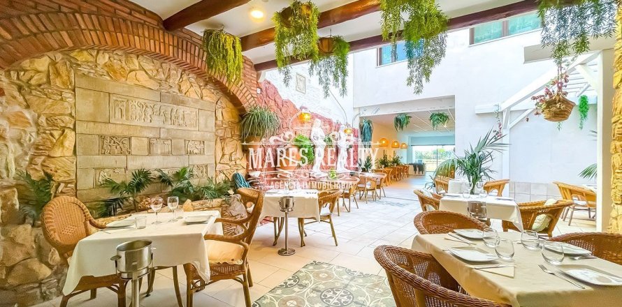 Propiedad comercial de 254 m² en venta en Calella, Barcelona, Cataluña, Spain № 1040