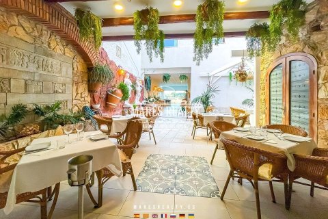 Propiedad comercial de 254 m² en venta en Calella, Barcelona, Cataluña, Spain № 1040 - foto 18