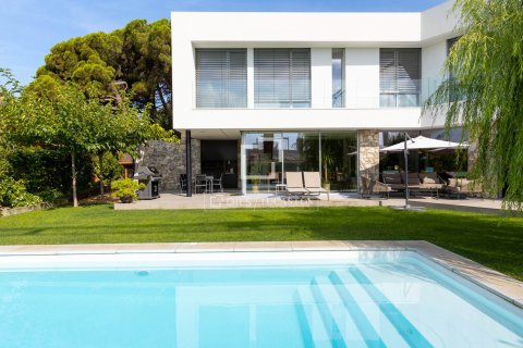 Villa de 4 dormitorios en venta en Teia, Barcelona, Cataluña, Spain № 3722 - foto 3