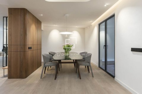 Apartamento de 5 dormitorios en venta en Barcelona, Cataluña, Spain № 3719 - foto 13
