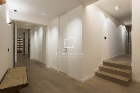 Apartamento de 5 dormitorios en venta en Barcelona, Cataluña, Spain № 3719 - foto 27