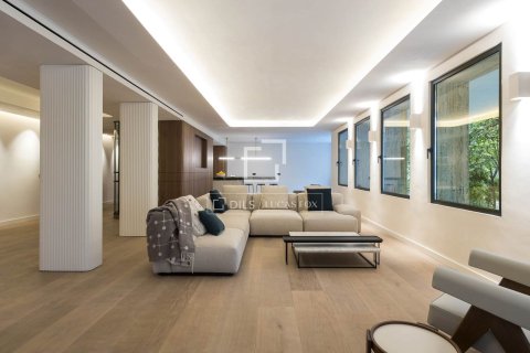 Apartamento de 5 dormitorios en venta en Barcelona, Cataluña, Spain № 3719 - foto 4