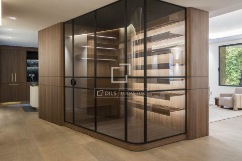 Apartamento de 5 dormitorios en venta en Barcelona, Cataluña, Spain № 3719 - foto 2